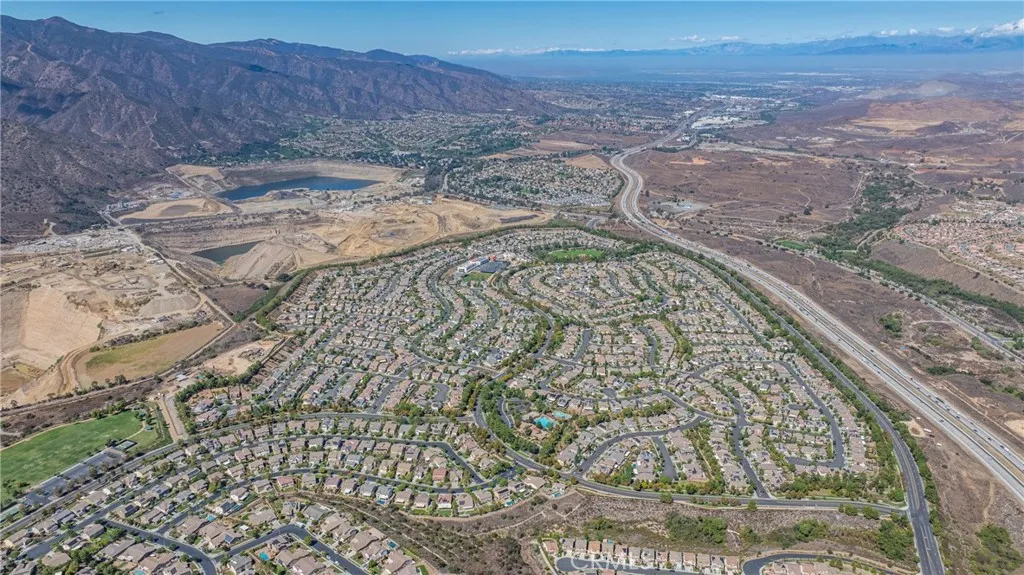 25418 Singleleaf Street, Corona, California 92883 home-pic-39